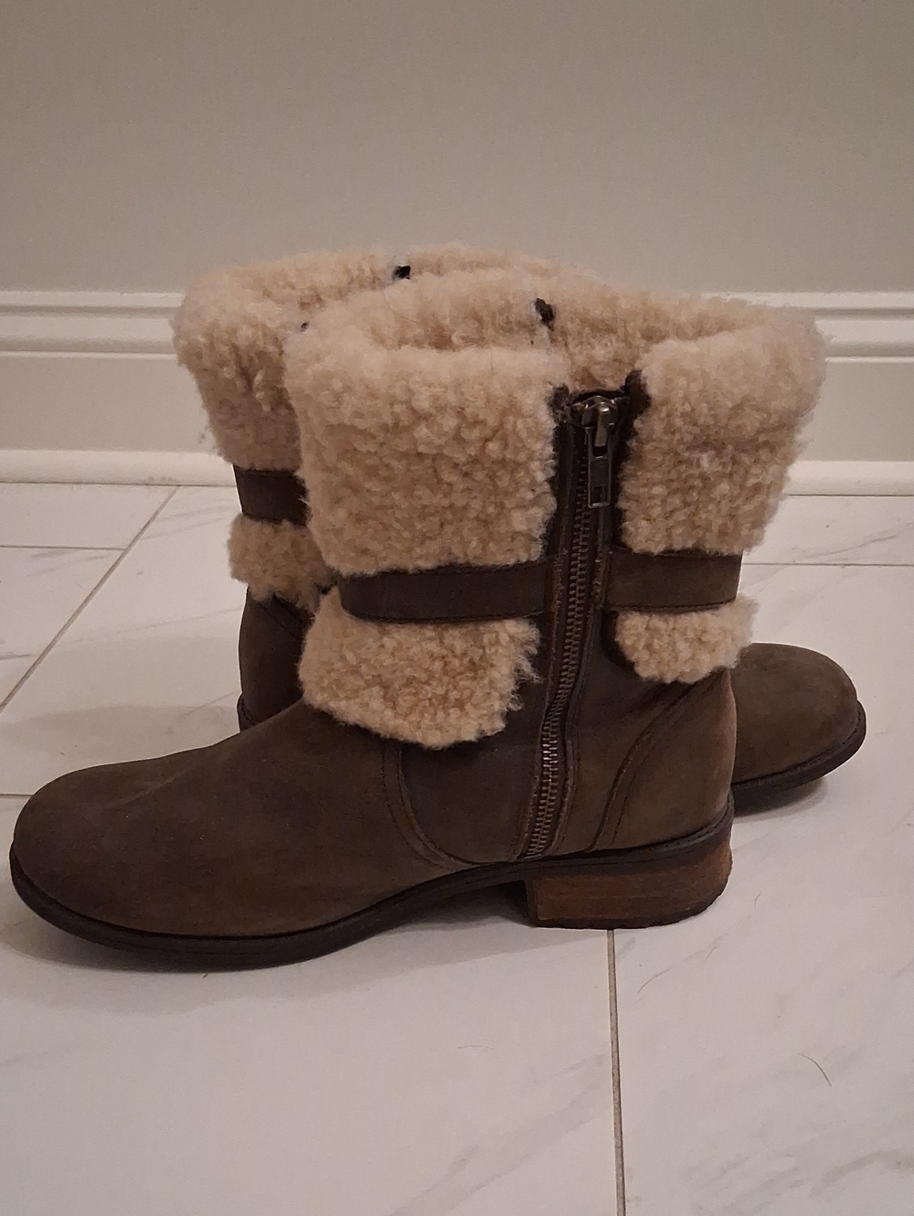 UGG Blayre Leather Shearling Moto Boots Brown Buckle Ankle Winter Boots US 9.5 - Picture 2 of 10